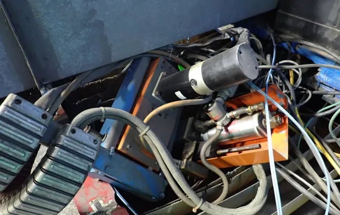 Hypertherm/Lockformer #HT40C, Plasma Cutting System, 5' x 10' capacity, 220 V - Image 10
