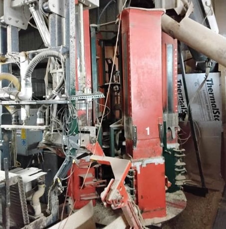 Premier Tech #600, 4-Station Vertical Compression Baler, 69" x 78" holding bin, 11" x 17" finished bag size - Image 2