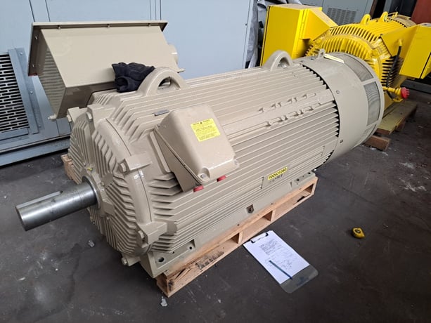 350/400 HP 895 RPM General Electric, Frame 5013S/5012S, TEFCBB, 1.15/1.0 service factor, 460 Volts, Unused - Image 1