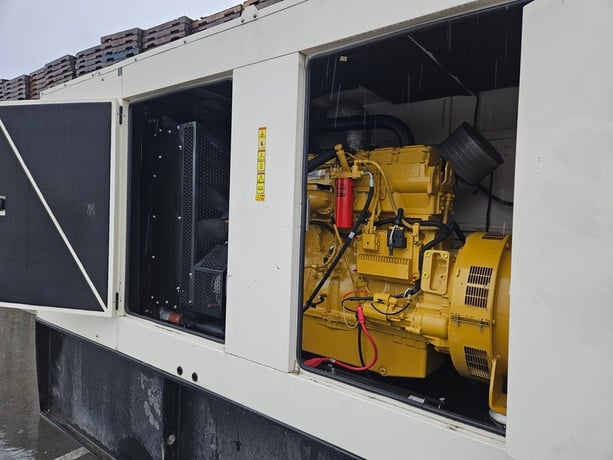 500 KW Caterpillar #D500GC, Diesel Generator Set, 762 HP @ 1800 RPM CAT C15 engine, 1000-gallon MGK fuel - Image 9