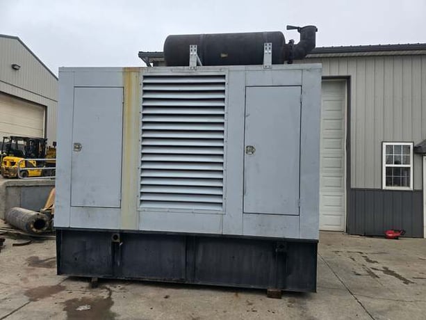 500 KW Generac, Diesel Generator, 22L, V12, Daewoo, 1 & 3PH, Enclosed w/ Tank, 152 hours, 2000 - Image 1