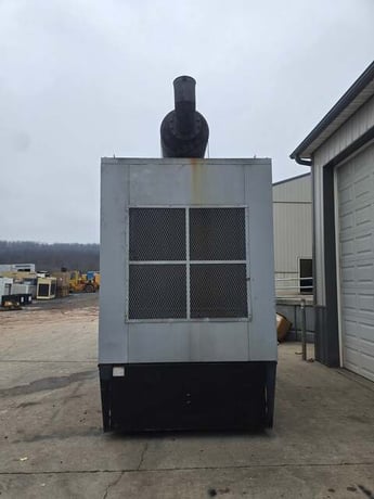 500 KW Generac, Diesel Generator, 22L, V12, Daewoo, 1 & 3PH, Enclosed w/ Tank, 152 hours, 2000 - Image 2