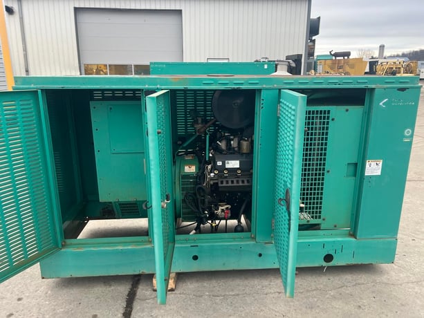 100 KW Cummins/Onan #GGHH-5655462, Natural Gas or Propane Generator, 6.8 Liter Ford engine, 1800 RPM, 120/240 - Image 5
