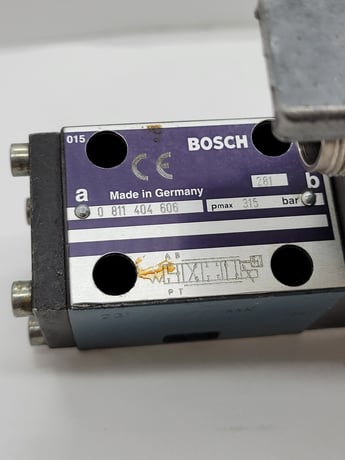 Bosch #0811404606, Servo Solenoid Valve, 24VDC, Pressure Ports 315 Bar - Image 2