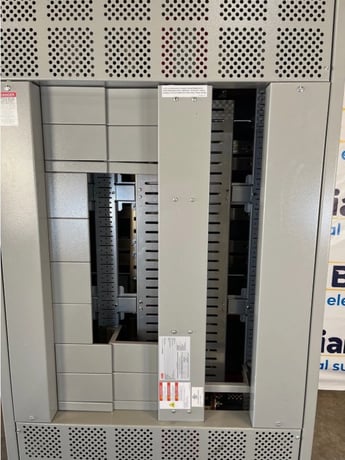 1000 Amps, ABB, ReliaGear SB Indoor Low-Voltage Switchboard, 4-wire, 208Y/120 Volt, 3PH - Image 2