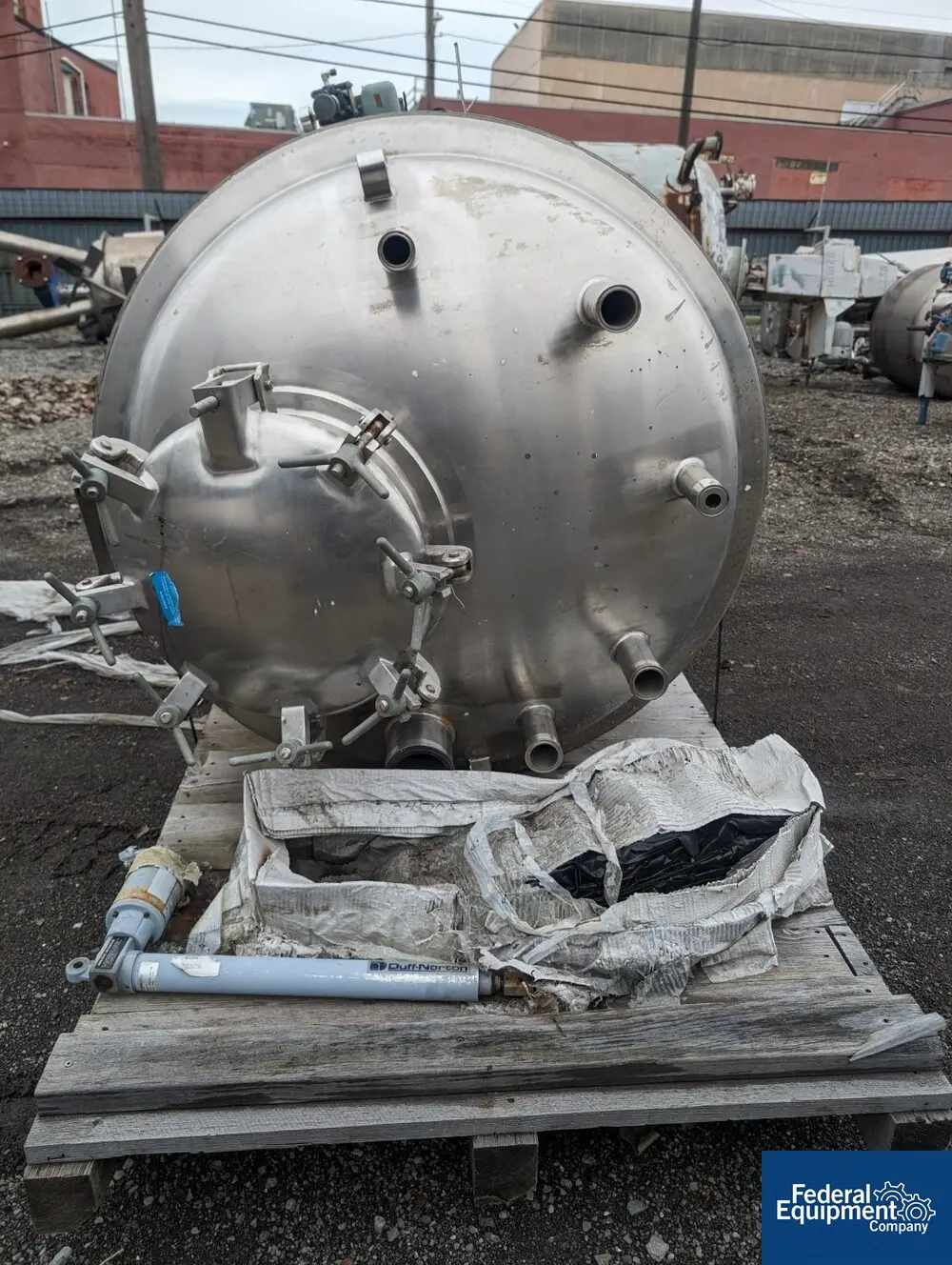 300 gallon Mueller, Insulated Tank, Stainless Steel, 30 psi, 36" diameter x 48" straight side, dish top & - Image 5