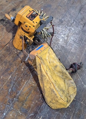 .5 Ton, Harrington #TCR-500C, Pneumatic Air Hoist, 60-90 PSI, 410-620 kPa - Image 1