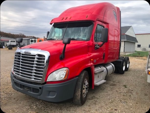Freightliner #Cascadia 125 Semi Truck - 475,683 Miles | Sleeper, Clean Title, Maintenance Records on File - Image 1