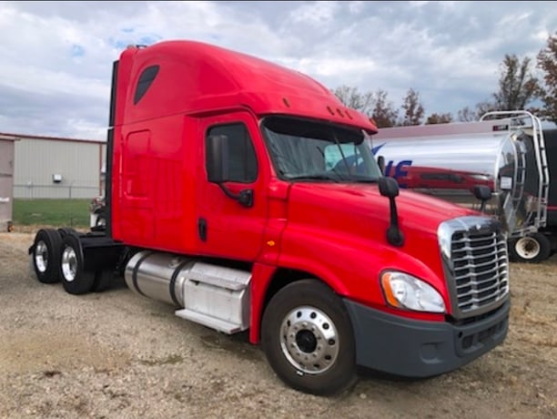 Freightliner #Cascadia 125 Semi Truck - 475,683 Miles | Sleeper, Clean Title, Maintenance Records on File - Image 2