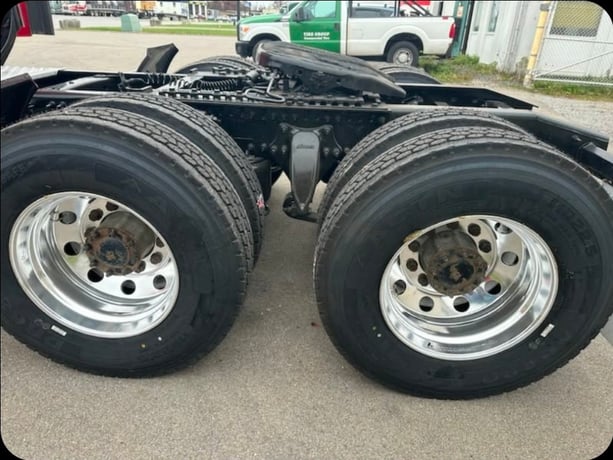 Freightliner #Cascadia 125 Semi Truck - 475,683 Miles | Sleeper, Clean Title, Maintenance Records on File - Image 7