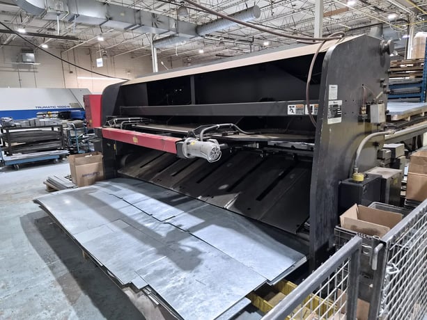 1/4" x 10' Amada #M3060, 16 holddown, 60 SPM, Amada CNC Back Gauge, squaring arm, 2 front support arms, 2003 - Image 2