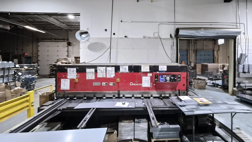 1/4" x 10' Amada #M3060, 16 holddown, 60 SPM, Amada CNC Back Gauge, squaring arm, 2 front support arms, 2003 - Image 3