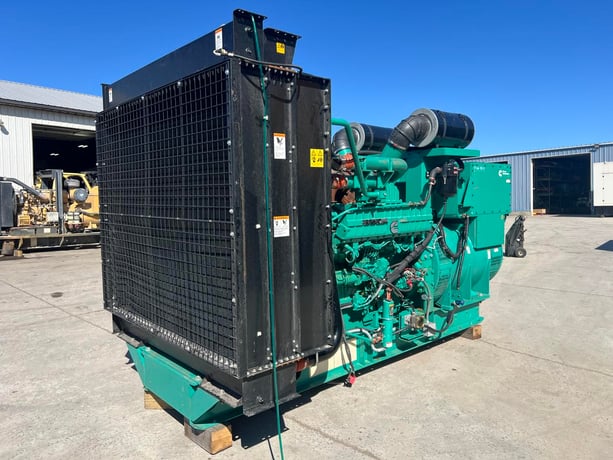1000 KW Cummins/Onan #A052W997, Diesel Generator Set, 30 liter Cummins engine, 1490 HP @ 1800 RPM, circuit - Image 2