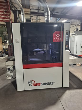 42" Timesavers #32-Series-1100-WRB, wide belt sanding and deburring machine, wet dust collector, 300 hours - Image 4