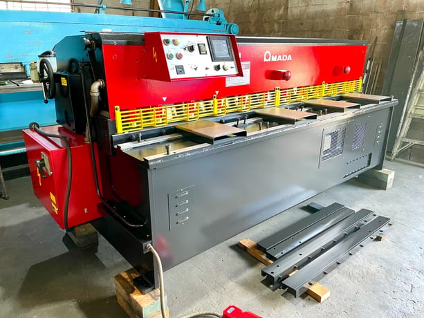 11 gauge x 8' Amada #S-2532, Hydraulic Shear, 23 SPM, front operated power back gauge, 1985 - Image 7