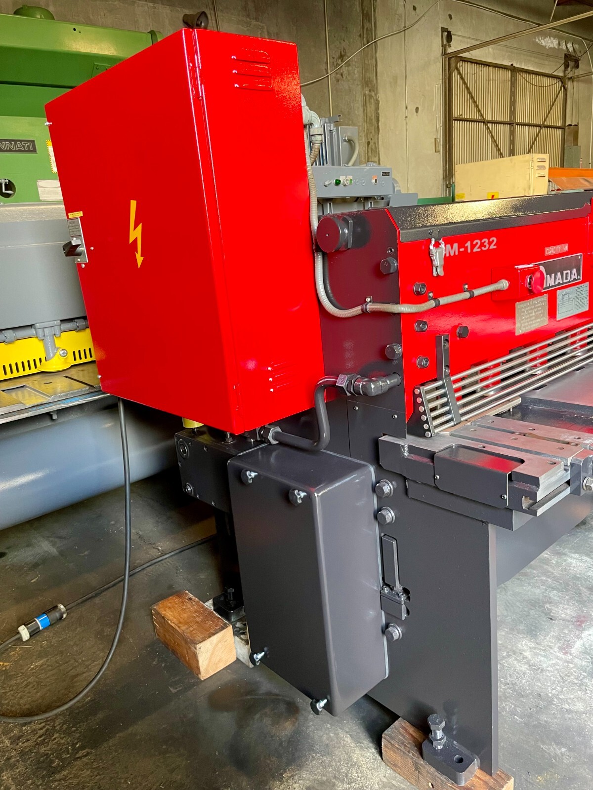 1/8" x 4' Amada #M-1232, Shear, 75 SPM, 36" Back Gauge, Bijur 1-shot lube, 5 HP - Image 4
