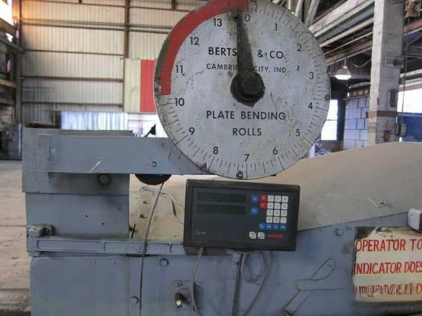 12' x 1-1/8" Bertsch #18, initial pinch plate roll, 18" roll diameter, hydraulic drop end, geared rear roll - Image 3