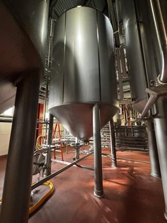 8300 gallon Mueller, Stainless Steel Jacketed Vertical Tank, 117" diameter x 143" height, 15 psi @ 100°F - Image 2