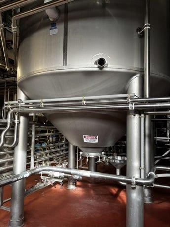 8300 gallon Mueller, Stainless Steel Jacketed Vertical Tank, 117" diameter x 143" height, 15 psi @ 100°F - Image 4