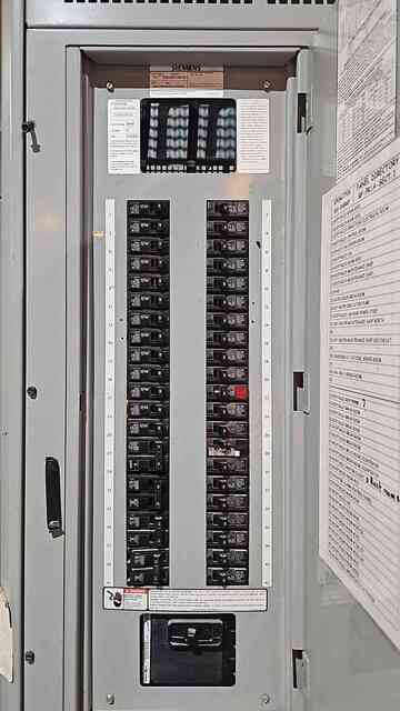 75 KVA, 480 Primary, 208/120 Secondary Hammond, Transformer w/ Integrated Siemens Panelboards - Image 8