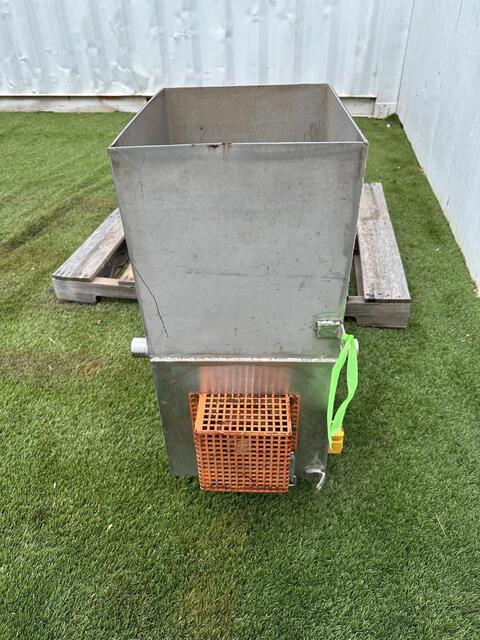 8" diameter x 6' long, Previero #SCE200, Stainless Steel Auger, 10" trough, 9" shaft - Image 2