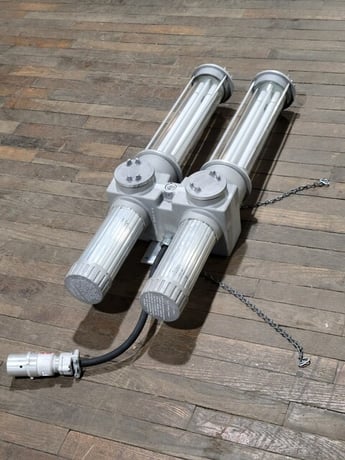 Crouse Hinds #EVFT24370, Outdoor Electric Lighting Fixture, Salt Water Marine Type, unused - Image 8