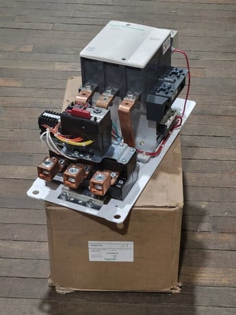 270 Amp. Schneider Electric #T02GN13, Contactor Starter, 3P, Size 5, 120 Volts Coil, 200 HP - Image 1