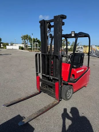 3400 lb. Raymond #RTW35, electric forklift, 24" lift height, 3-stage, side shift, 42" fork length, 2004 - Image 3