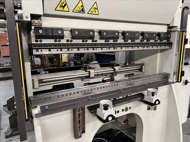 Strippit, LVD #Dyna-Press-24/12+, 27 ton electric press brake, manual clampiong, 4-Axis CNC Back Gauge, 2019 - Image 4