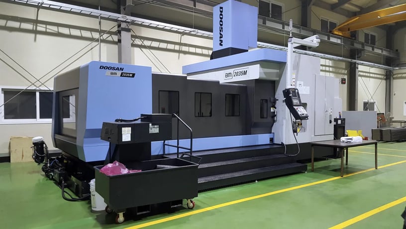 Daewoo Doosan #BM-2035M, CNC vertical machining center, 40 automatic tool changer, 137.8" X, 80.7" Y, 31.5" - Image 1