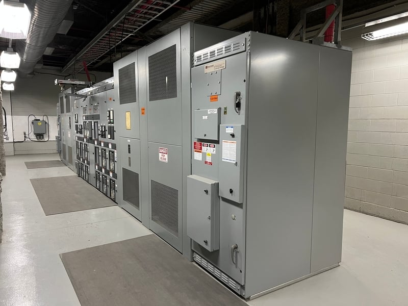 Cutler-Hammer/LG, Low Voltage Double-Ended Unit Substation, 3200 amp switchgear w/ Tie Breaker, (1) 2000 KVA - Image 2