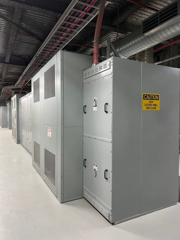 Cutler-Hammer/LG, Low Voltage Double-Ended Unit Substation, 3200 amp switchgear w/ Tie Breaker, (1) 2000 KVA - Image 4