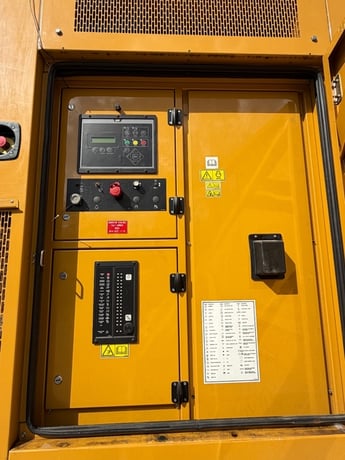 500 KW Caterpillar #C15, Diesel Generator Set, 762 HP 480 Volts, 284 hours Tier 2, 2012 - Image 2