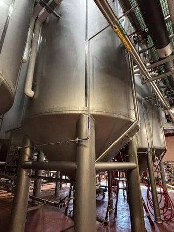 16,600 gallon Mueller, Stainless Steel Jacketed Vertical Tank, 121" diameter x 444" height, 15 psi @ 100&deg;F - Image 1