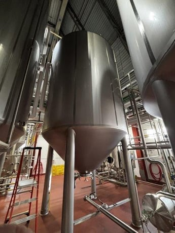 8300 gallon Mueller, Stainless Steel Jacketed Vertical Tank, 117" diameter x 143" height, 14 psi @ 100&deg;F - Image 1