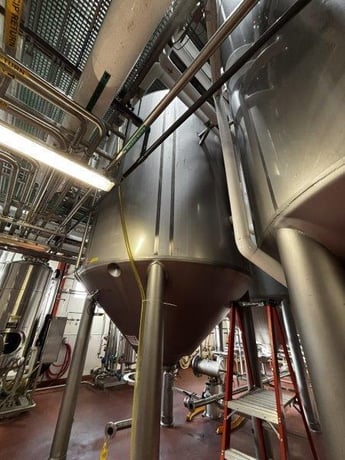 8300 gallon Mueller, Stainless Steel Jacketed Vertical Tank, 117" diameter x 143" height, 14 psi @ 100&deg;F - Image 2
