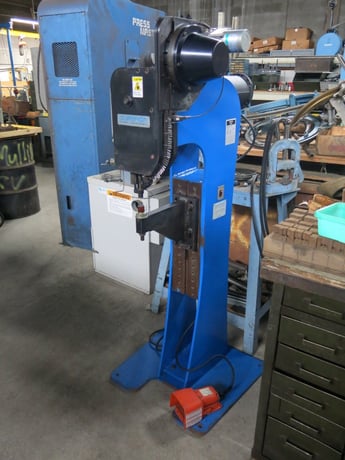 Superior Rivet #610, Impact riveter, 115 V., 2018 - Image 2