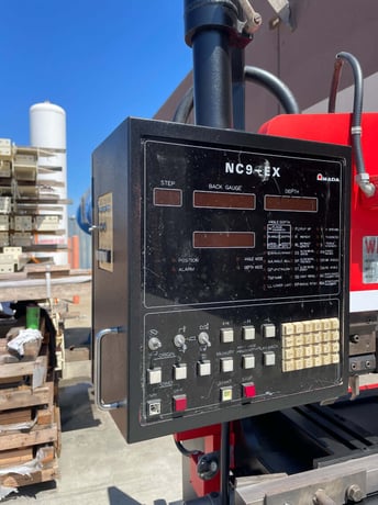 55 Ton, Amada #RG-50, CNC press brake, 6.5'OA, 59.9" between housing, 3.9" stroke, 15.76" throat, 14.6" open - Image 2