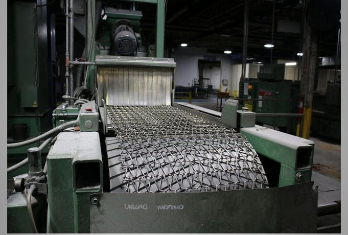 Goff #WM27.5-4-40, Through-Feed Wheel Blast Machine, 24" wide wire mesh belt system, (4) 10 HP wheels, 460 - Image 1