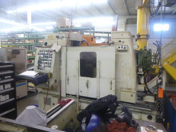 Pfauter #P-630, gear hobbing machine, with tailstock, automatic hob shift, slat type chip conveyor, 1975 - Image 2