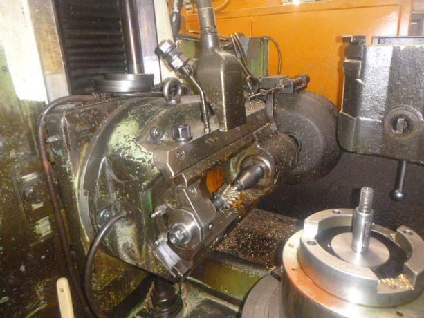 Pfauter #P-630, gear hobbing machine, with tailstock, automatic hob shift, slat type chip conveyor, 1975 - Image 3