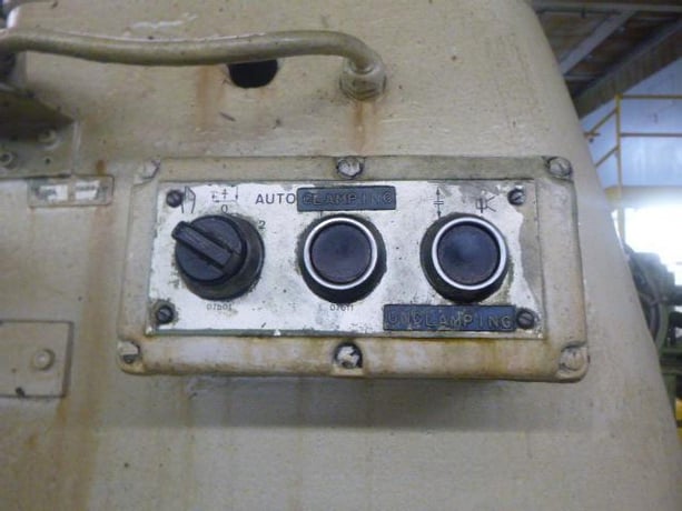 Pfauter #P-630, gear hobbing machine, with tailstock, automatic hob shift, slat type chip conveyor, 1975 - Image 7