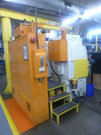 Pfauter #P-630, gear hobbing machine, with tailstock, automatic hob shift, slat type chip conveyor, 1975 - Image 9