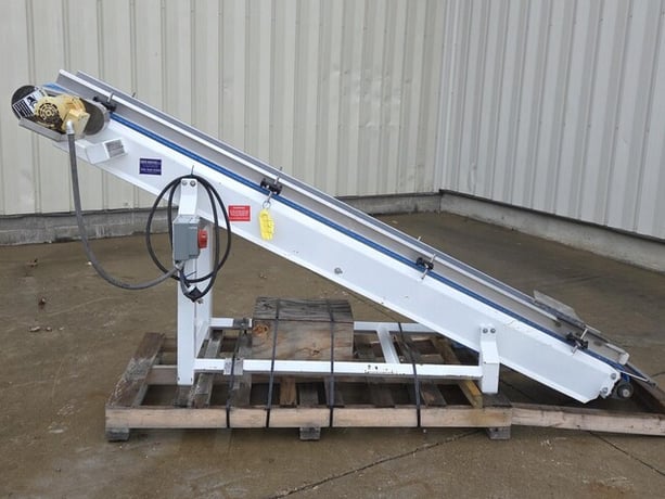 12" wide x 10' long, Smalley, portable inclined cleated belt conveyor, adjustable side guides - Image 4