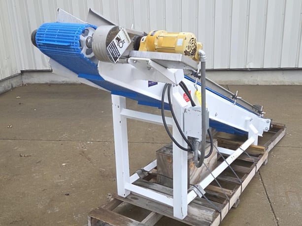 12" wide x 10' long, Smalley, portable inclined cleated belt conveyor, adjustable side guides - Image 6