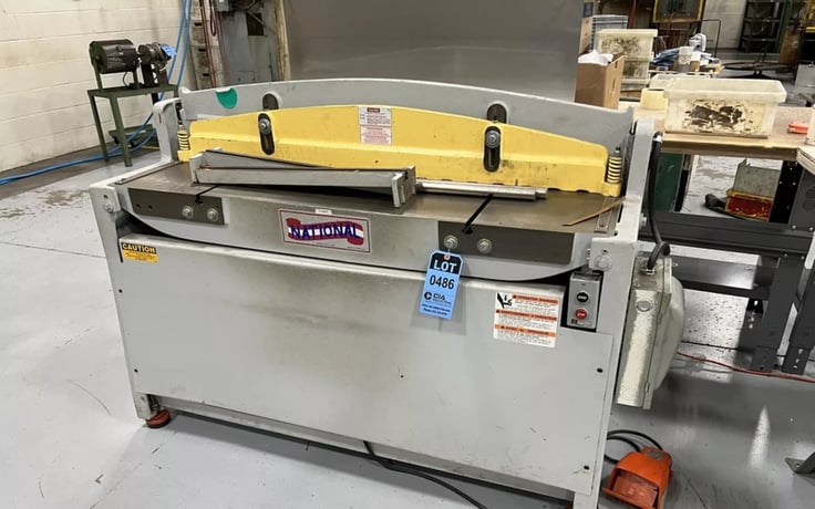 16 gauge x 4.4' National #NH5215, hydraulic power squaring shear, manual back gauge, 25 SPM, 3 HP - Image 1