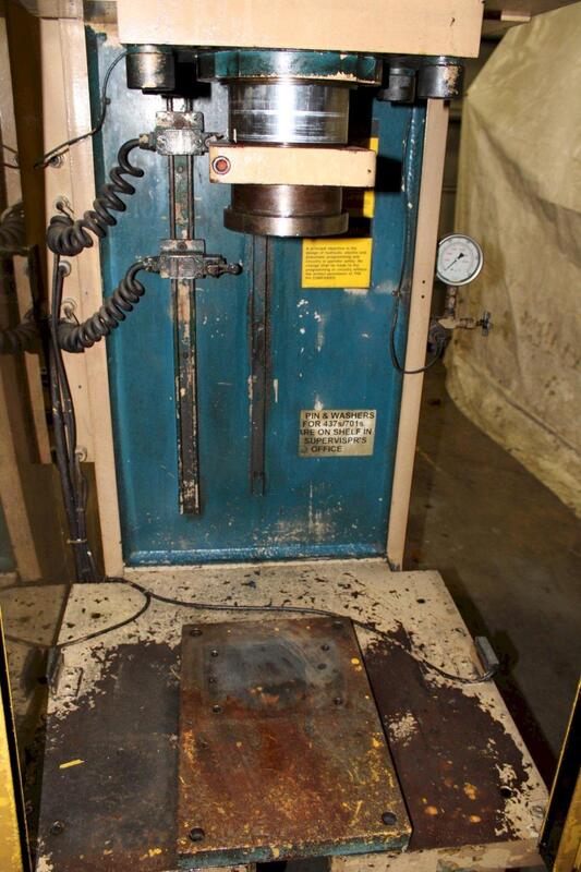 50 Ton, PH #OGF-50, hydraulic press, 24" stroke, 30" daylight, 15" throat, 5.5" ram, 30" x27" bed, 1995 - Image 6