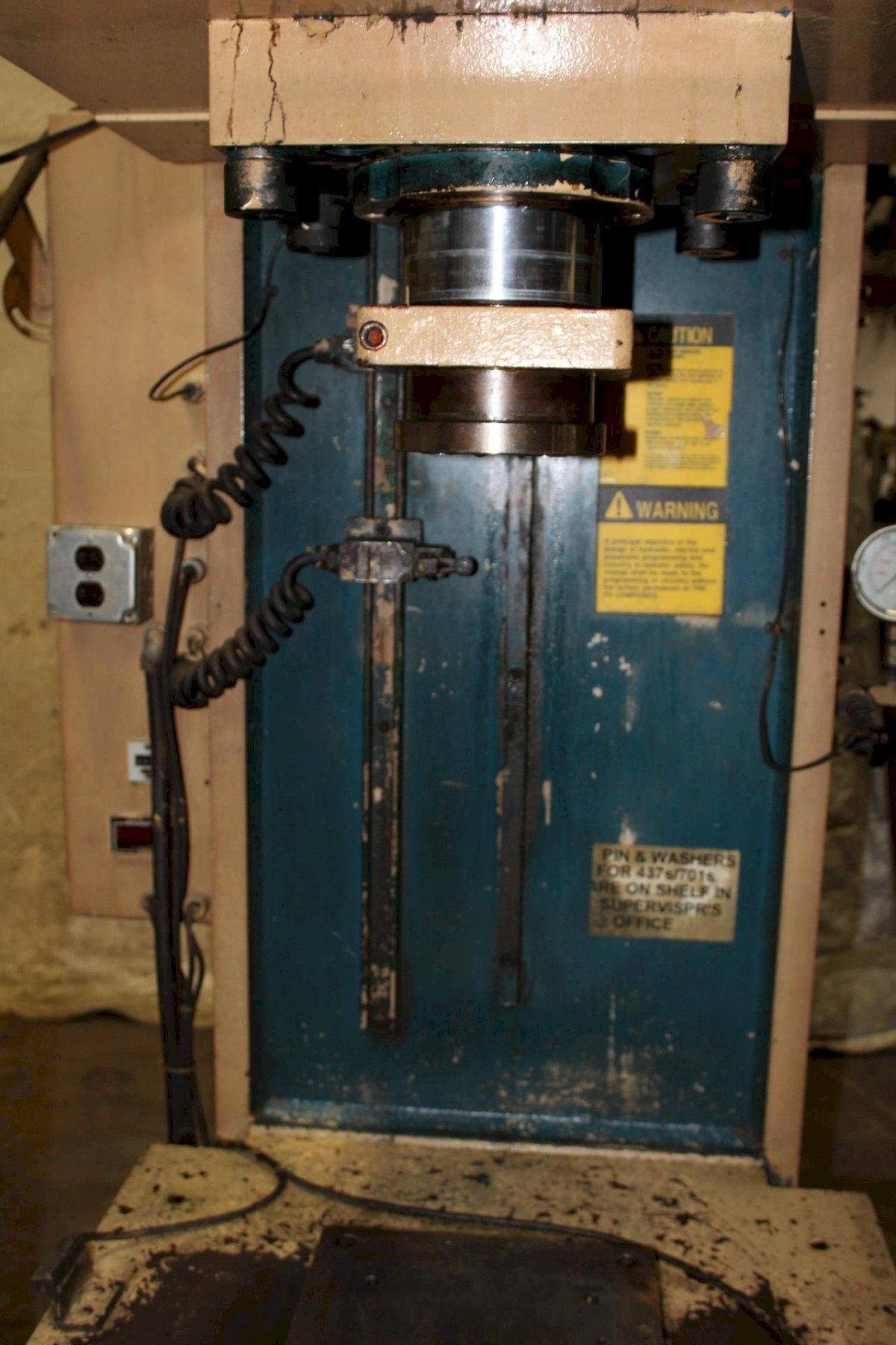 50 Ton, PH #OGF-50, hydraulic press, 24" stroke, 30" daylight, 15" throat, 5.5" ram, 30" x27" bed, 1995 - Image 8