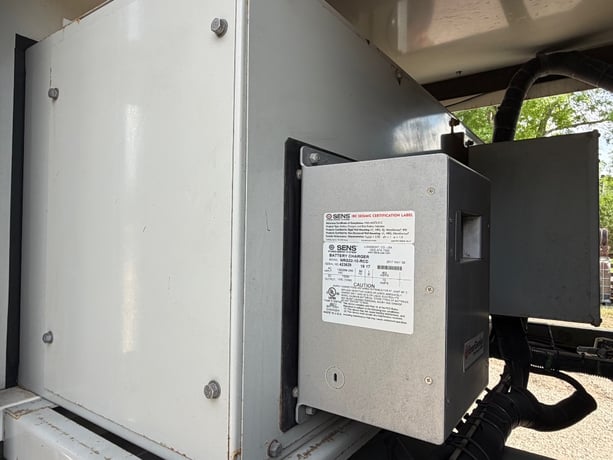 Multiquip Whisperwatt #DCA400SSI4F, 240/480 Volts diesel generator 6698 hours 400 KVA - Image 7