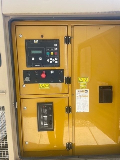 250 KW Caterpillar #C9, Diesel Generator Set, EMCP 3.2 control panel, 1800 RPM, 480 Volt, 3PH, 595 hours, 2007 - Image 5